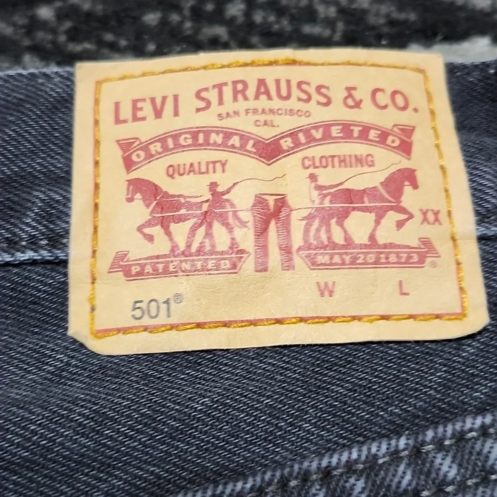 LEVI'S 501 ORIGINAL BLACK BUTTON-FLY HIGH-RISE DISTRESSED RAW-EDGE DENIM SHORTS